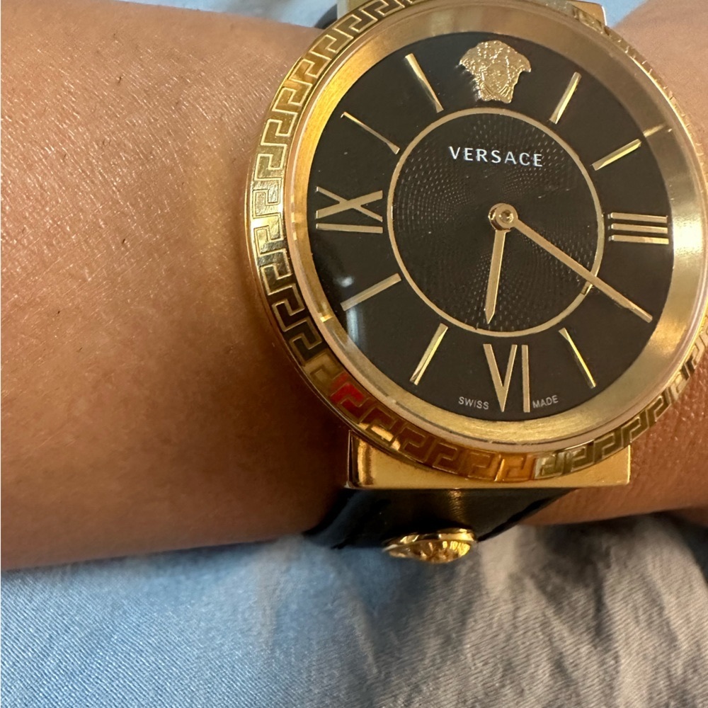VERSACE
Black Dial Stainless Steel & Leather Strap Watch